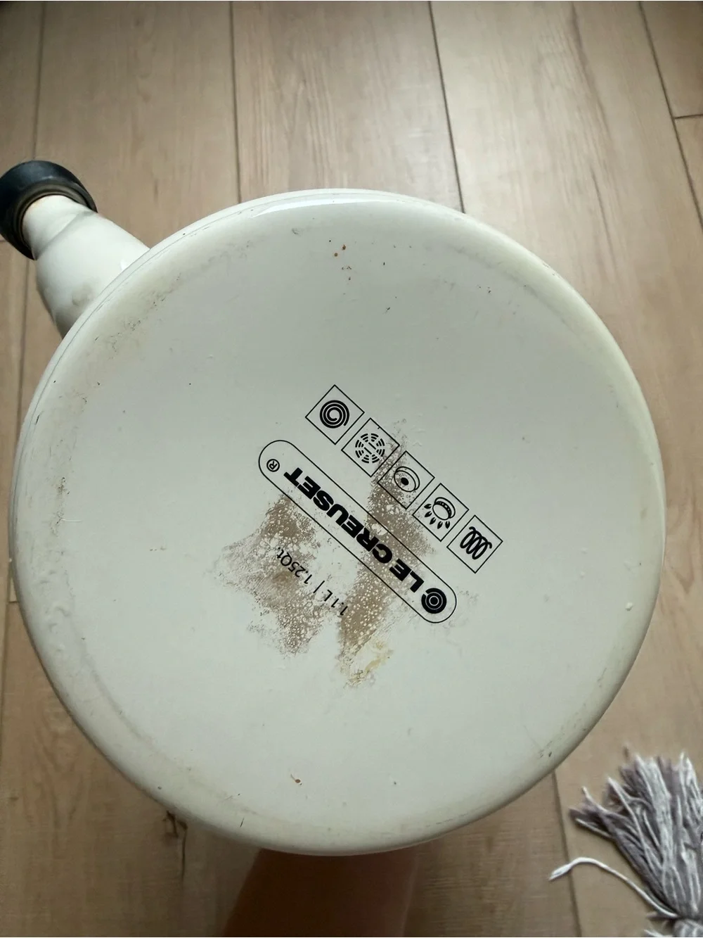 Le Creuset Whistling Tea Kettle Cream